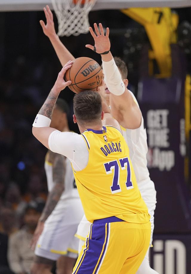 爵士队球员训练态度严谨，打破困境