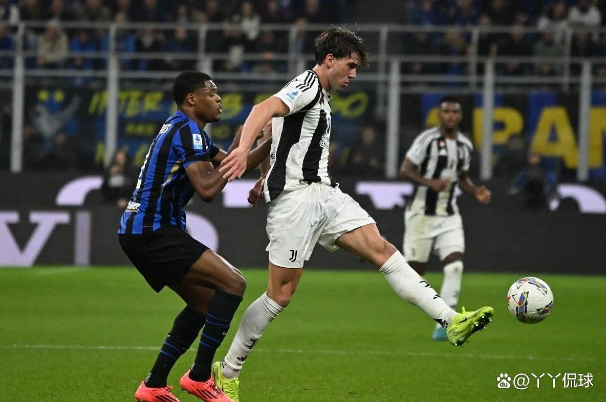 包含帕尔马俱乐部教练团队迎来新成员的词条