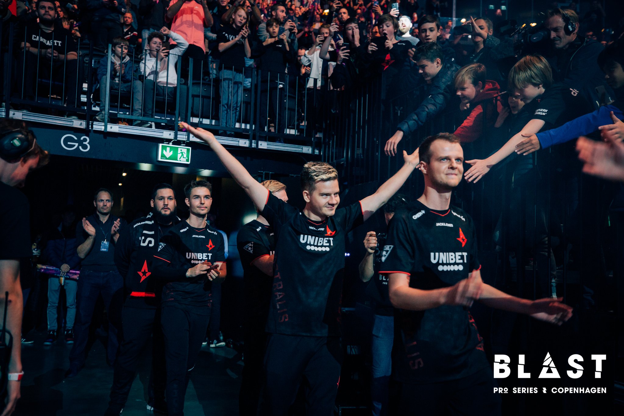 生死时刻！四强争霸，硝烟弥漫，精彩绝伦！的简单介绍