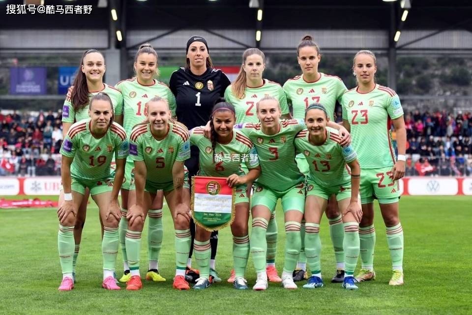 布达佩斯女足勇夺冠军,展现威严 布达佩斯女足勇夺冠军,展现威严