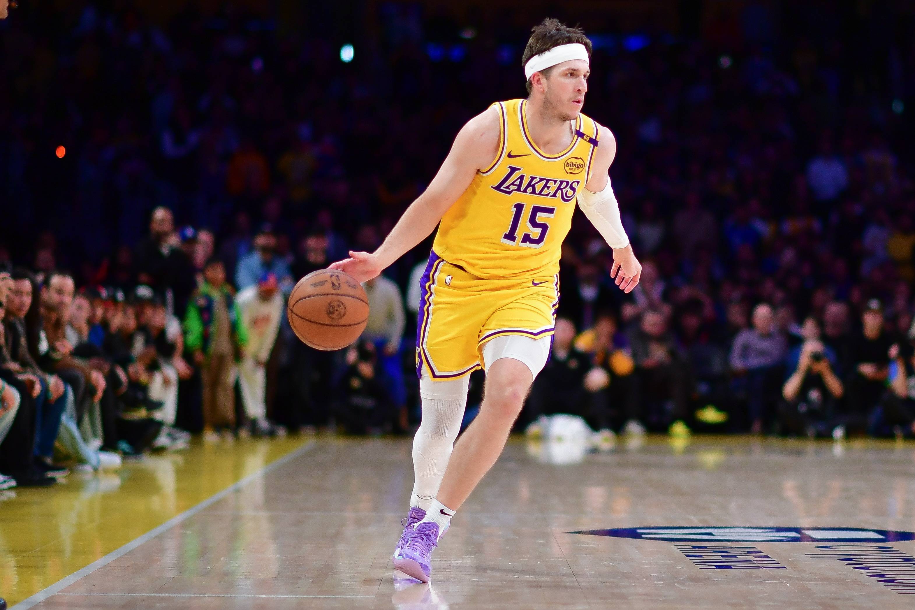 湖人队遭遇四连败，詹姆斯力挺新秀表现的简单介绍