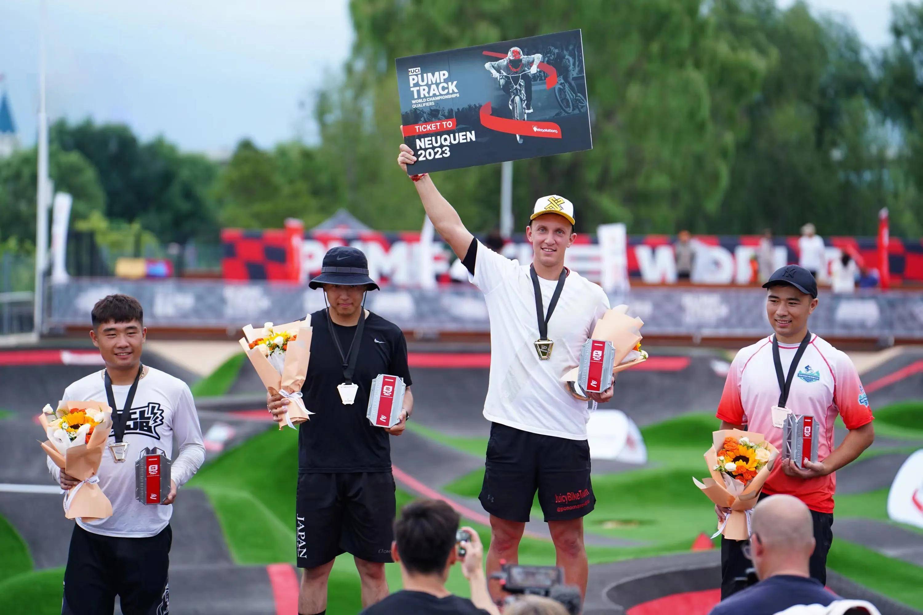 -关于上海申花意气风发，决战欧洲足坛巅峰赛事的信息