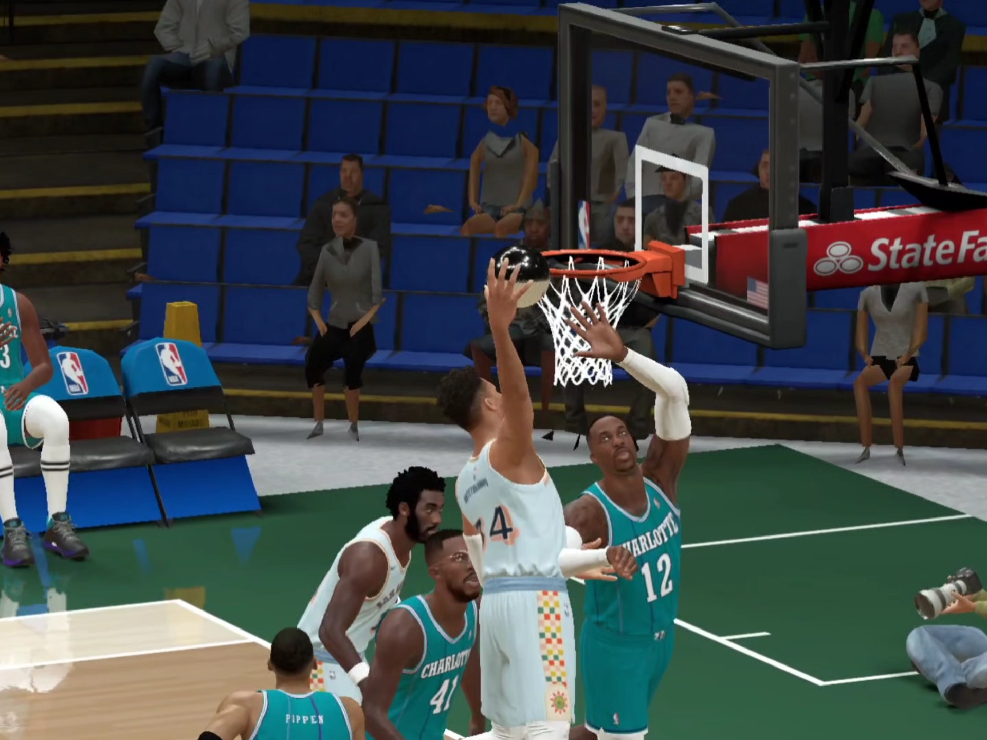 九游体育网页版入口-篮球场上出现技术大招，球员表现亮眼