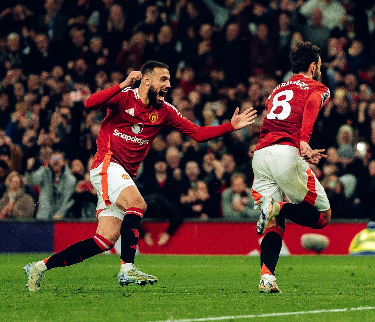 九游体育-曼联客场惨败，英超联赛反弹之路任重道远