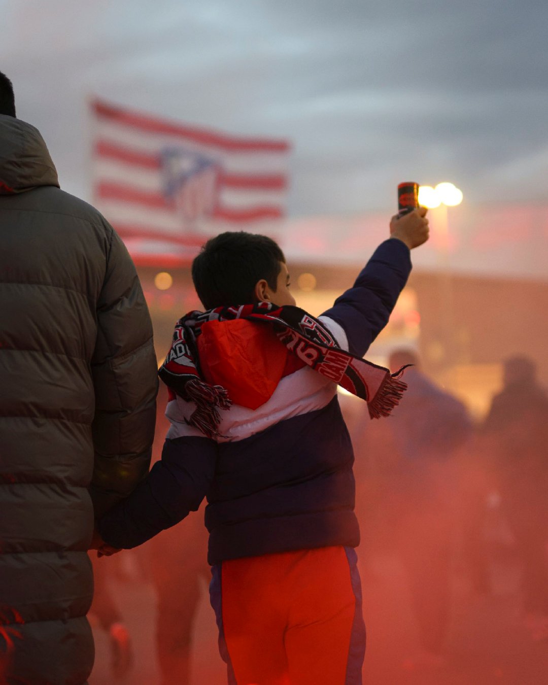 -球队团结紧密，为胜利拼尽全力拼搏