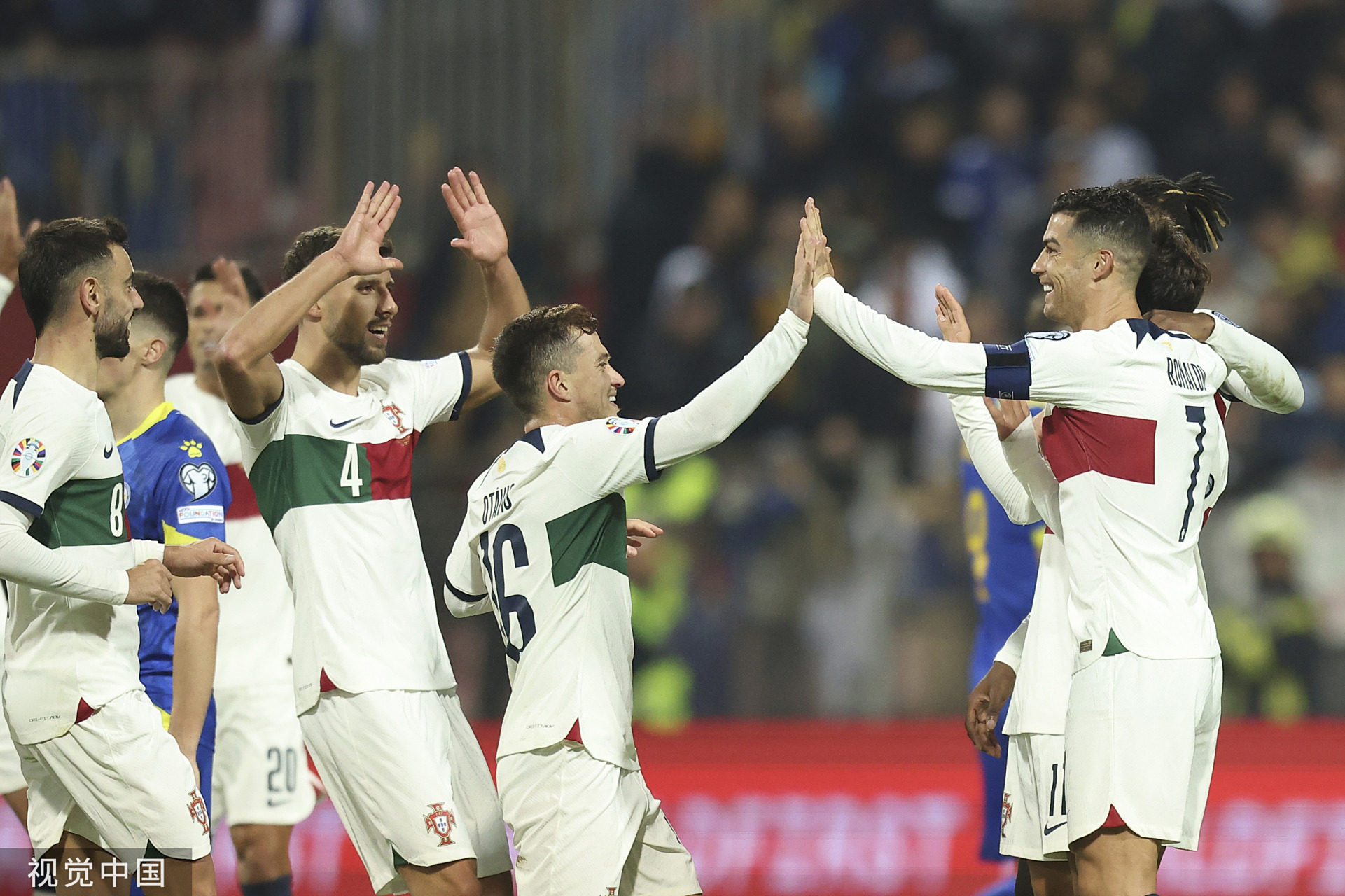 包含波黑客场战胜立陶宛，晋级欧洲杯预选赛的词条