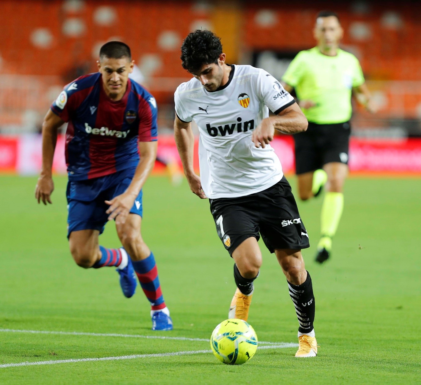 瓦伦西亚德比惨败，遭遇四连败