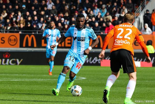 九游体育官方登录入口-包含里昂后防线频频失误，球队防守告急的词条