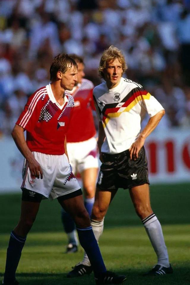 包含斯洛伐克队在拼争比赛中赢得关键胜利，晋级乐观的词条