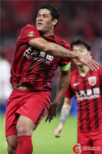 包含上港客场逆转恒大，积分追平前三的词条