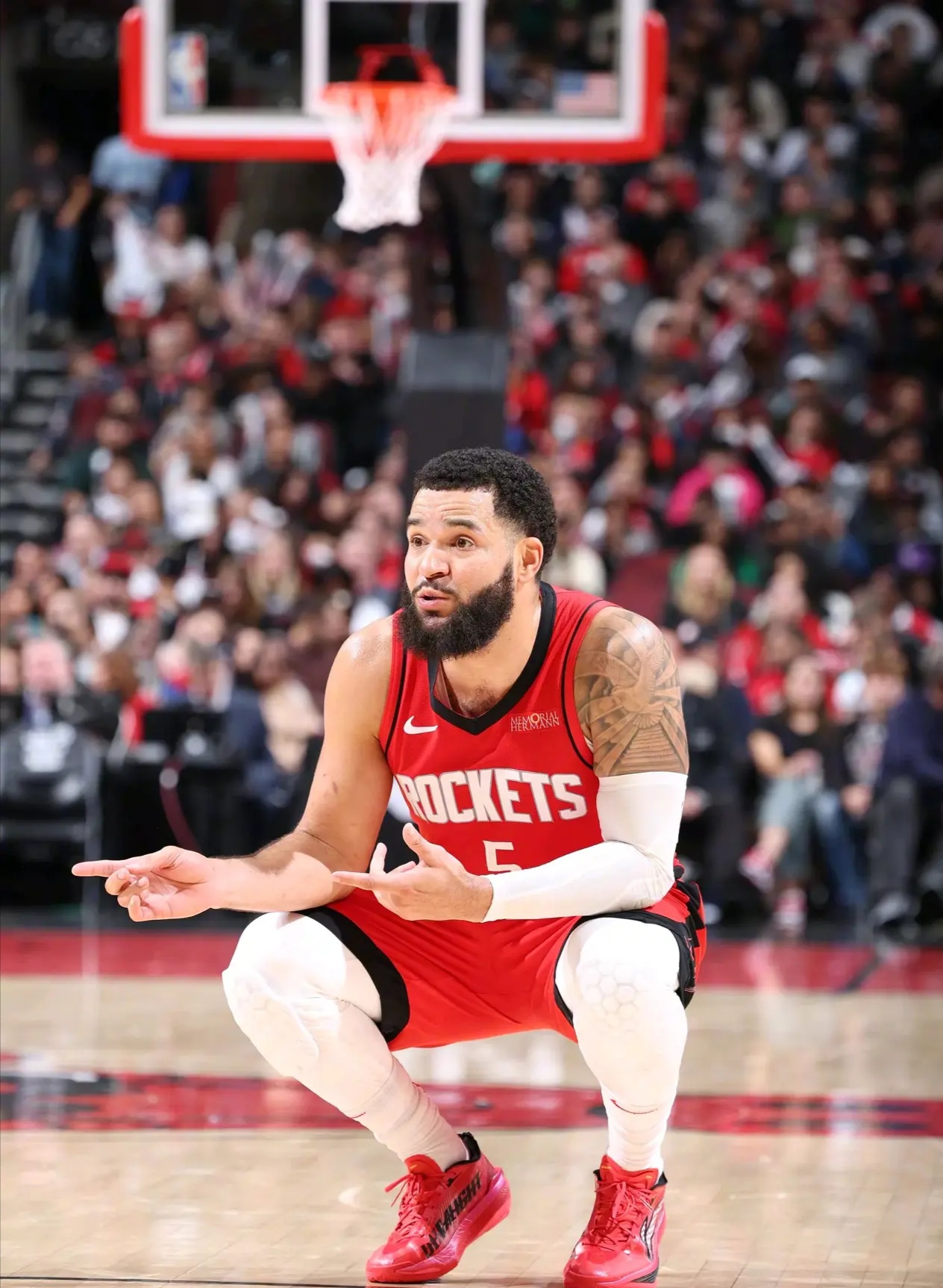 火箭再度战胜雄鹿,实力初现 火箭再度战胜雄鹿,实力初现