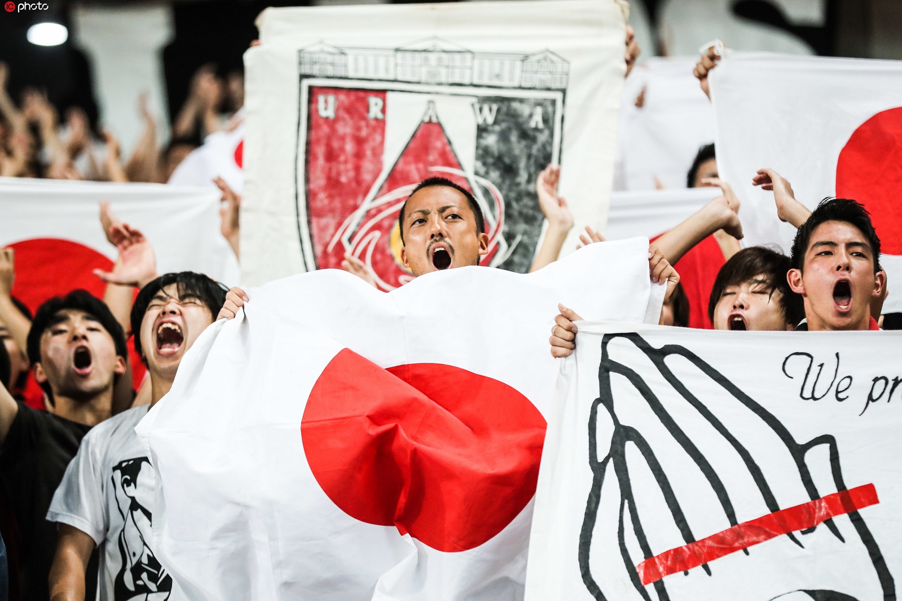 黑龙江火炬球迷热情助威,球队士气高昂 黑龙江火炬球迷热情助威,球队士气高昂