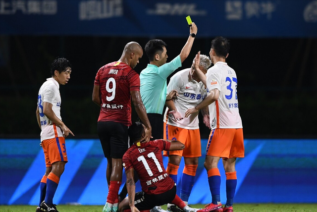 关于强强对话：两支强队将在赛场上展开激烈角逐的信息